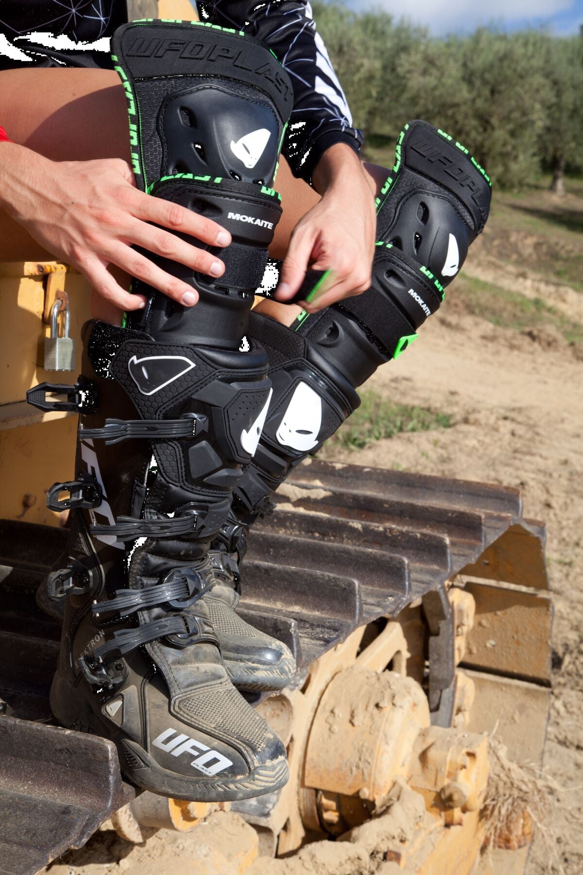 KNEE SHIN GUARD UFO MOKAITE